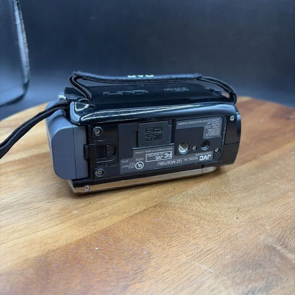 JVC Everio GZ-MG670BU (80GB HDD) Full HD Video Camcorder BUNDLE - WORKS GREAT